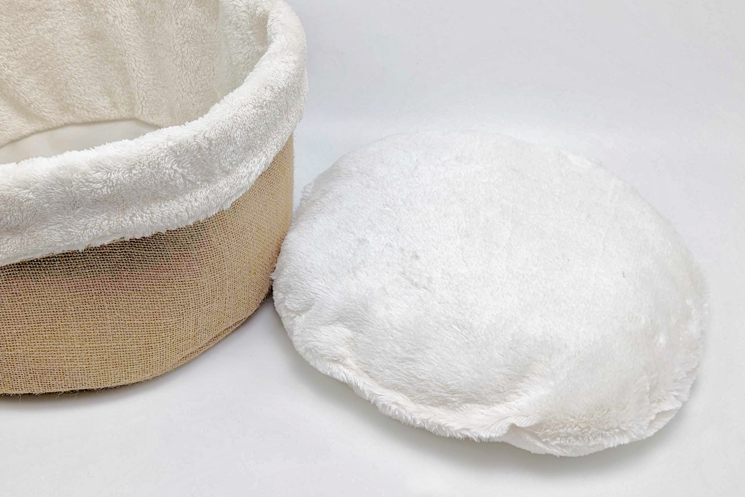 Linen basket bed for cat and small dog, beige