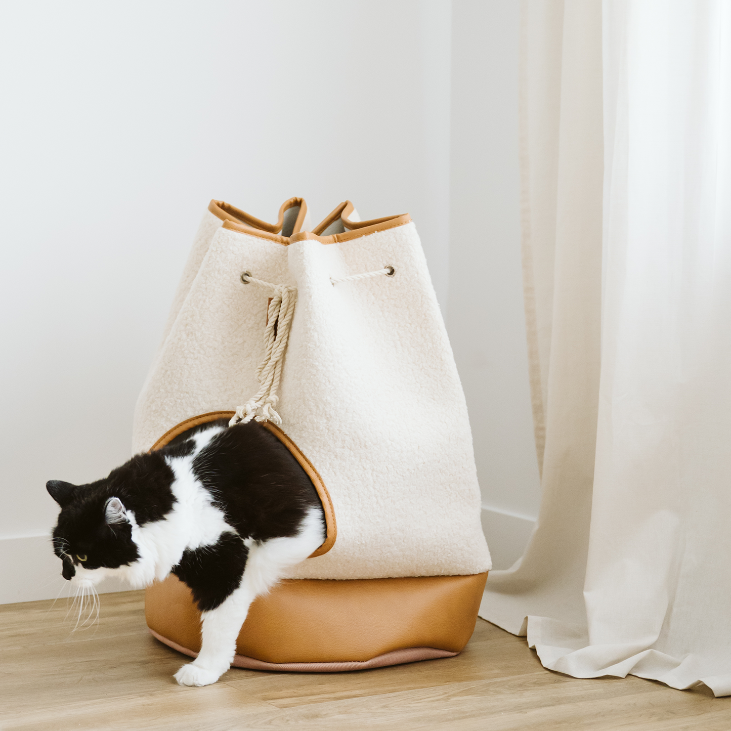 Calming cat hideout bed