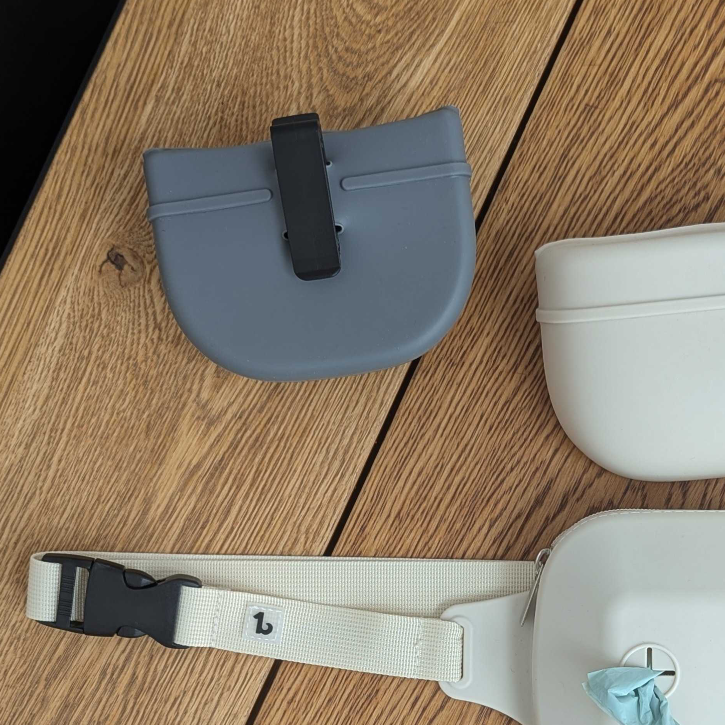Silicone clip treat pouch