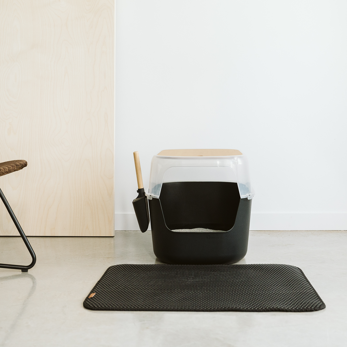 Large black luxury litter box with bamboo top