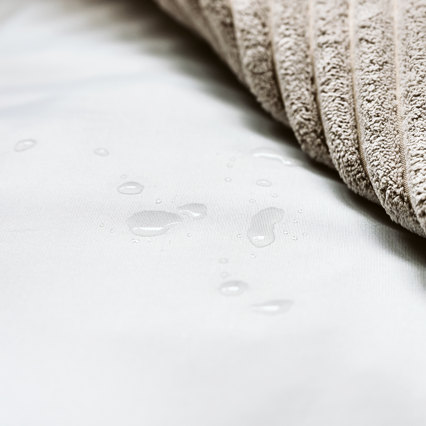 Cloud pillow water resistant liner, 2 sizes