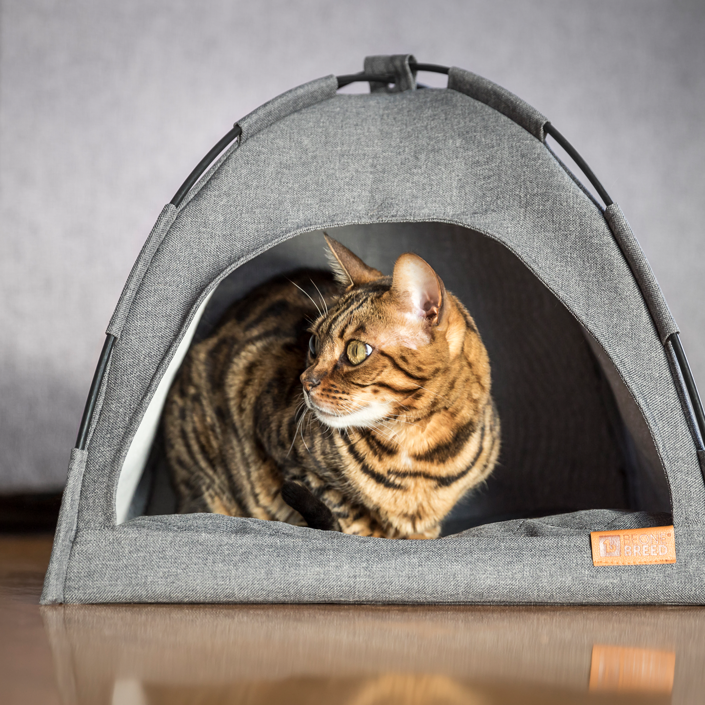 Linen tent bed for cat, gray