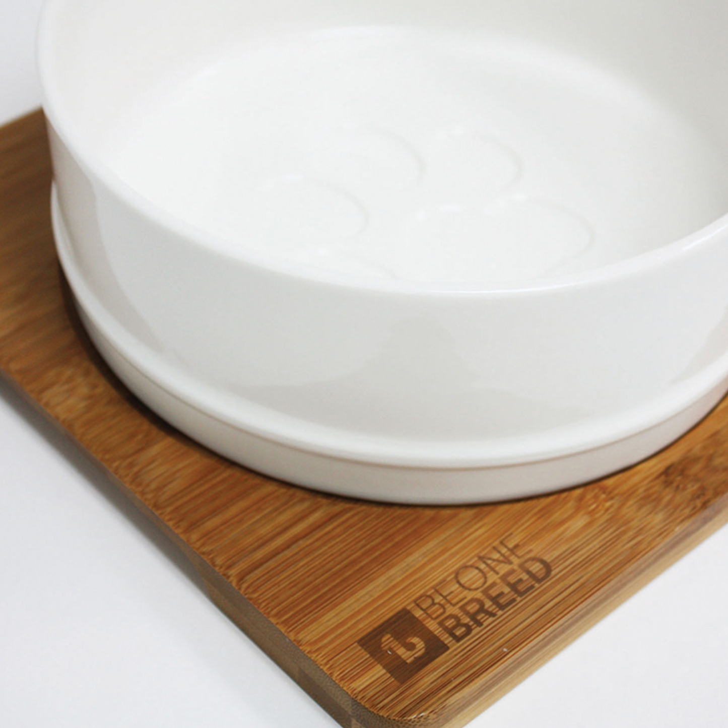 Ceramic bowls on bamboo plate for pet, white